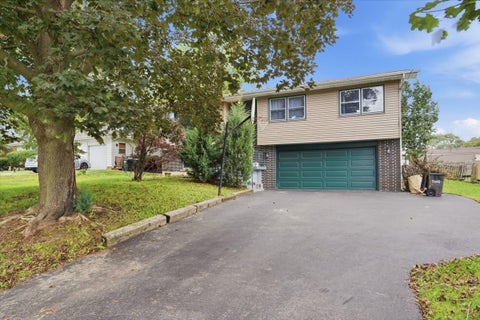 Photo of 1807 Elmwood Drive, Lindenhurst, IL 60046 (MLS # 12768160)