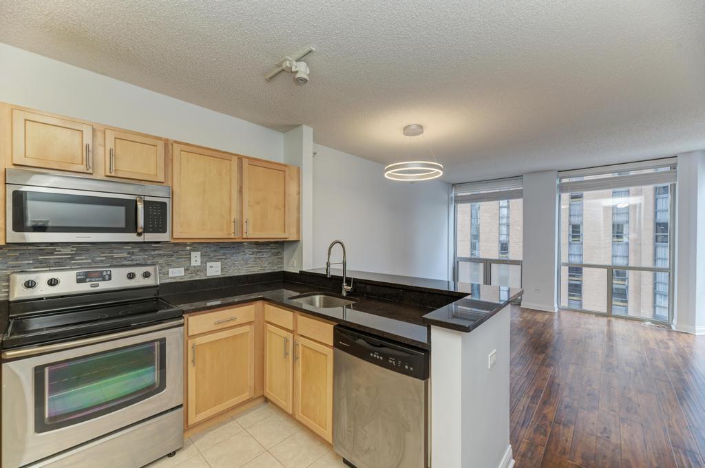 222 N Columbus Drive 606