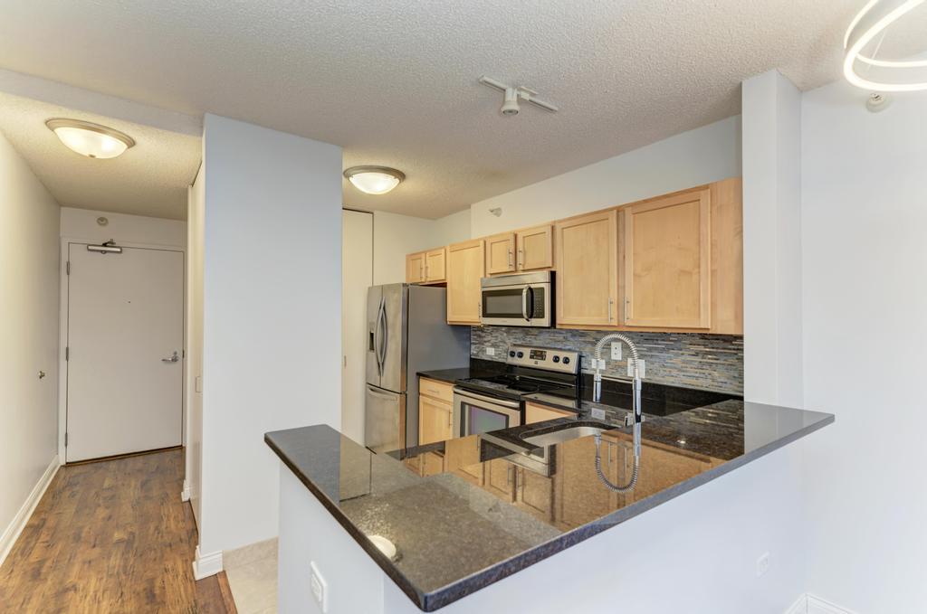 222 N Columbus Drive 606