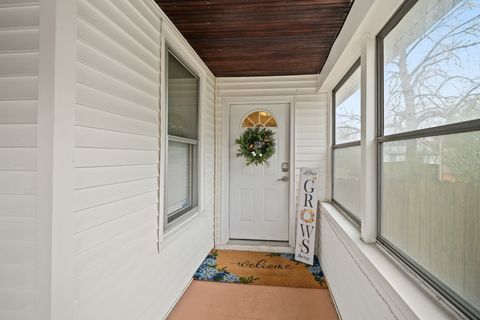 Tiny photo for 2409 Farnam Street, Davenport, IA 52803 (MLS # 12607623)