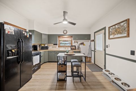 Tiny photo for 2409 Farnam Street, Davenport, IA 52803 (MLS # 12607623)