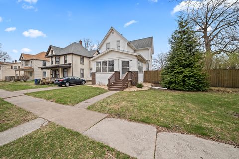 Tiny photo for 2409 Farnam Street, Davenport, IA 52803 (MLS # 12607623)