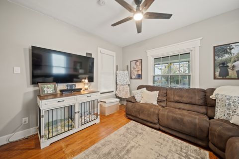 Tiny photo for 2409 Farnam Street, Davenport, IA 52803 (MLS # 12607623)