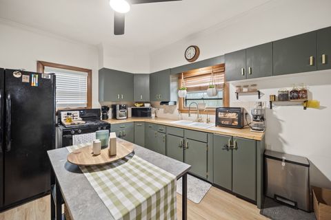 Tiny photo for 2409 Farnam Street, Davenport, IA 52803 (MLS # 12607623)