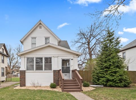 Photo of 2409 Farnam Street, Davenport, IA 52803 (MLS # 12607623)