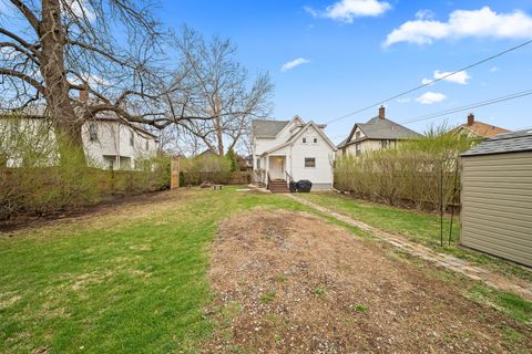 Tiny photo for 2409 Farnam Street, Davenport, IA 52803 (MLS # 12607623)