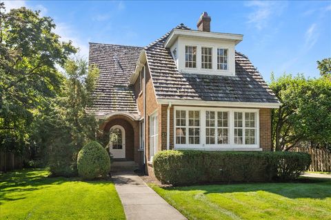 27 Logan Terrace Golf IL 60029