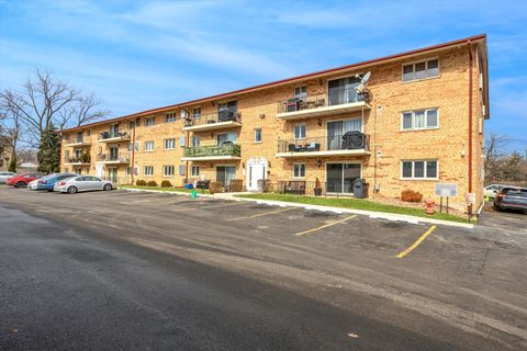 Photo of 9430 Greenbriar Drive #2H, Hickory Hills, IL 60457 (MLS # 12634041)