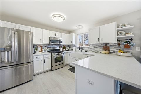 Tiny photo for 910 Shorewood Drive, Shorewood, IL 60404 (MLS # 12611665)