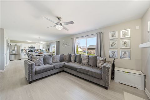 Tiny photo for 910 Shorewood Drive, Shorewood, IL 60404 (MLS # 12611665)