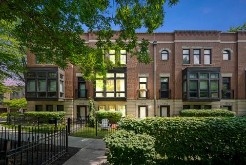 Photo of 1710 W Surf Street, Chicago, IL 60657 (MLS # 12466463)