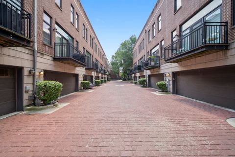 Tiny photo for 1710 W Surf Street, Chicago, IL 60657 (MLS # 12466463)