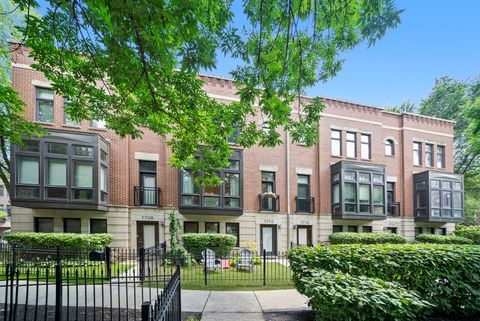 Tiny photo for 1710 W Surf Street, Chicago, IL 60657 (MLS # 12466463)