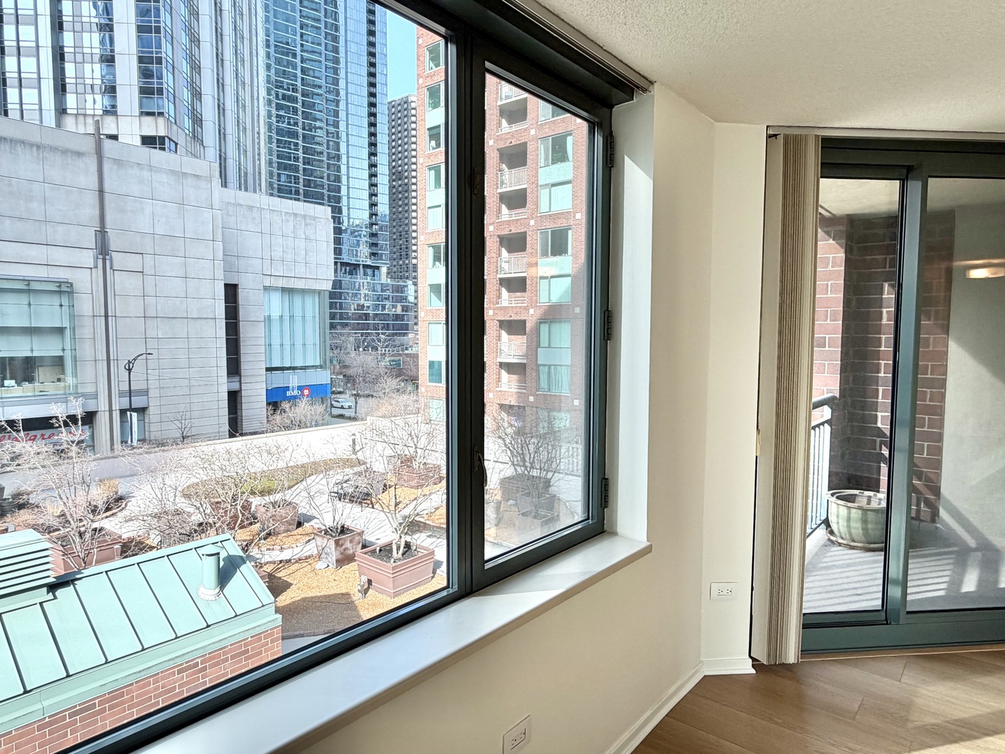 480 N McClurg Court 520