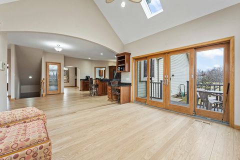 Tiny photo for 9N954 Heatherington Place, Elgin, IL 60124 (MLS # 12572114)