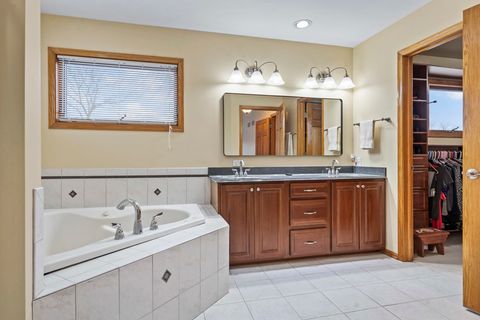 Tiny photo for 9N954 Heatherington Place, Elgin, IL 60124 (MLS # 12572114)