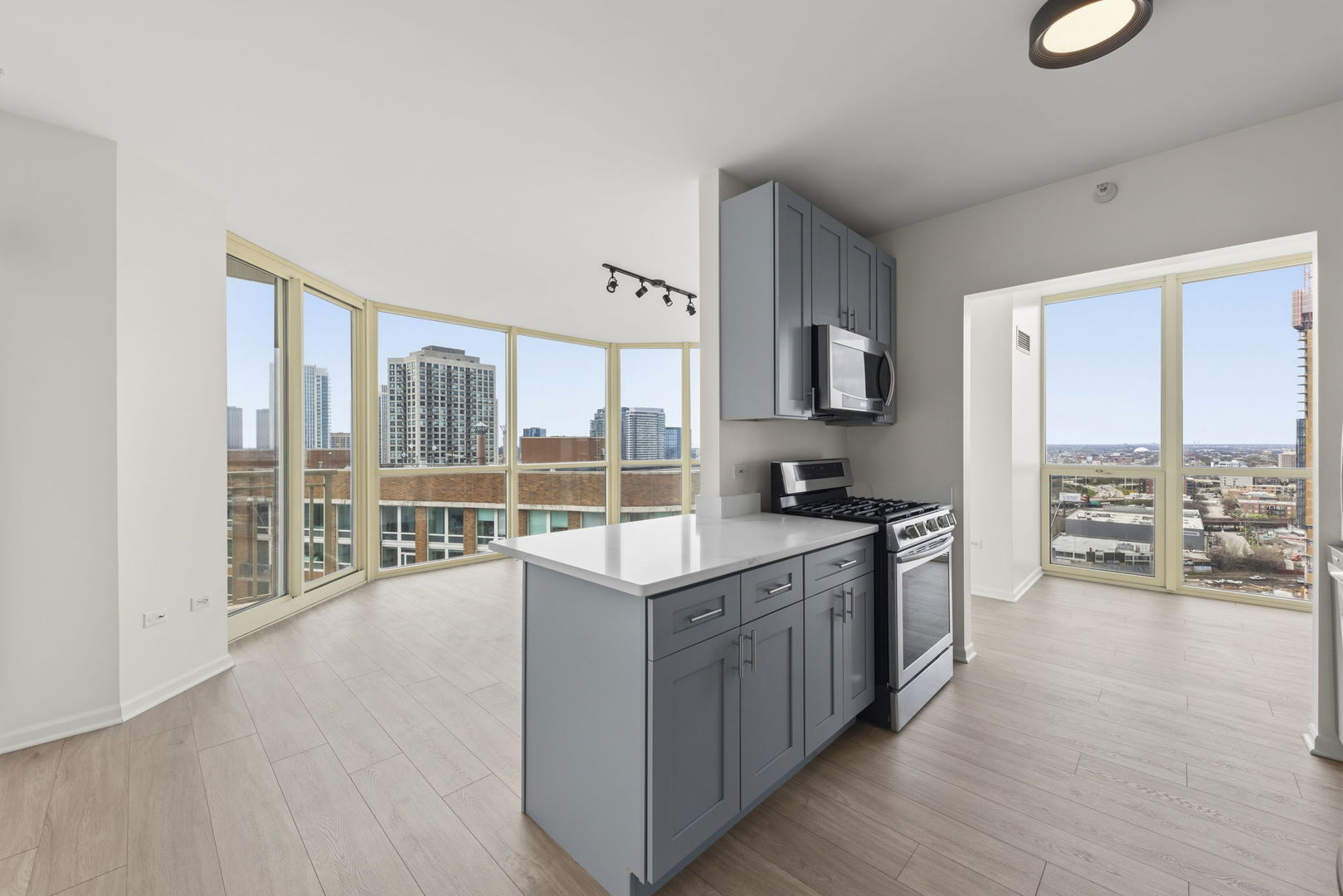 645 N Kingsbury Street 2202