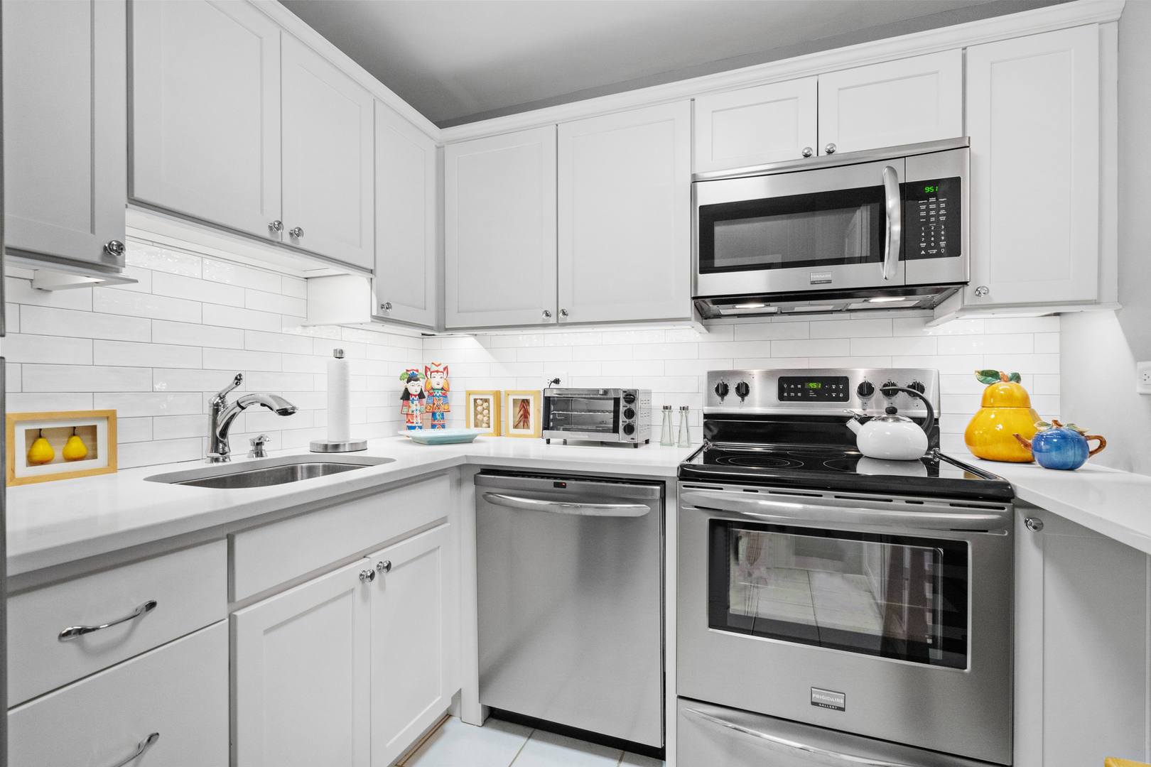 1555 N Sandburg Terrace 517