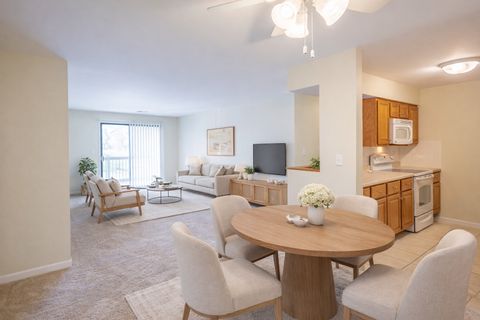 Tiny photo for 1420 STONEBRIDGE Circle #5N, Wheaton, IL 60189 (MLS # 12620751)