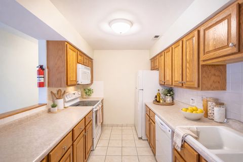 Tiny photo for 1420 STONEBRIDGE Circle #5N, Wheaton, IL 60189 (MLS # 12620751)