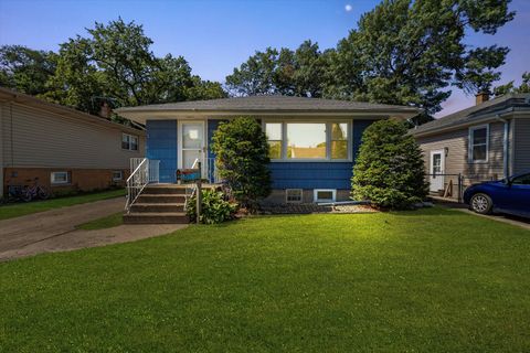 Tiny photo for 18036 Oakley Avenue, Lansing, IL 60438 (MLS # 12487029)