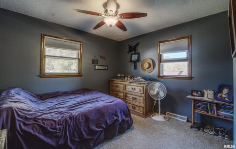 Tiny photo for 872 5th Avenue N, Clinton, IA 52732 (MLS # QC4268720)