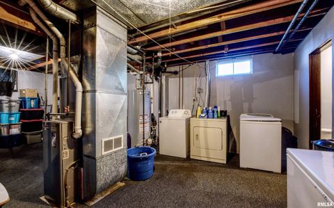 Tiny photo for 872 5th Avenue N, Clinton, IA 52732 (MLS # QC4268720)