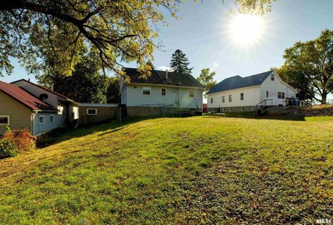 Tiny photo for 872 5th Avenue N, Clinton, IA 52732 (MLS # QC4268720)