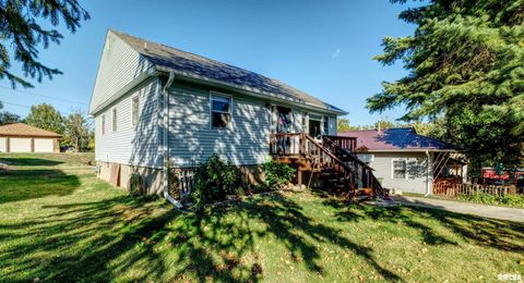 Tiny photo for 872 5th Avenue N, Clinton, IA 52732 (MLS # QC4268720)