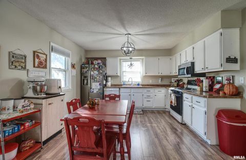 Tiny photo for 872 5TH Avenue N, Clinton, IA 52732 (MLS # QC4268720)