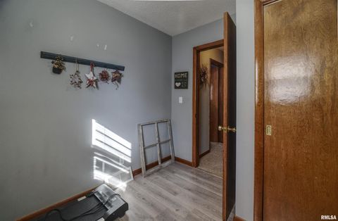 Tiny photo for 872 5TH Avenue N, Clinton, IA 52732 (MLS # QC4268720)