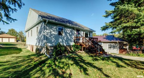 Photo of 872 5TH Avenue N, Clinton, IA 52732 (MLS # QC4268720)