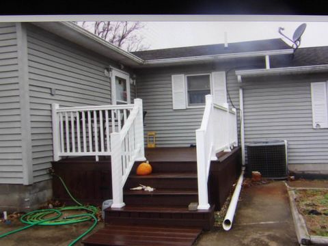 Tiny photo for 832 W Raymond Street W, Harrisburg, IL 62946 (MLS # 100000108)