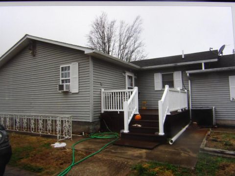 Tiny photo for 832 W Raymond Street W, Harrisburg, IL 62946 (MLS # 100000108)