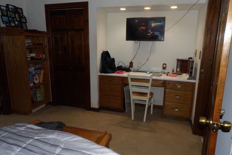 Tiny photo for 832 W Raymond Street W, Harrisburg, IL 62946 (MLS # 100000108)