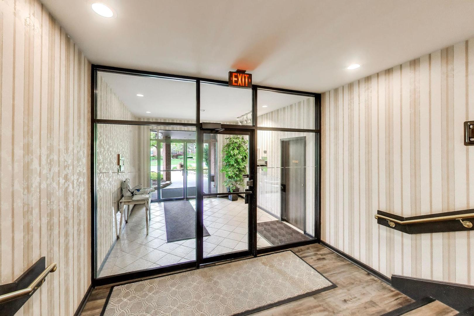 950 E Wilmette Road 405