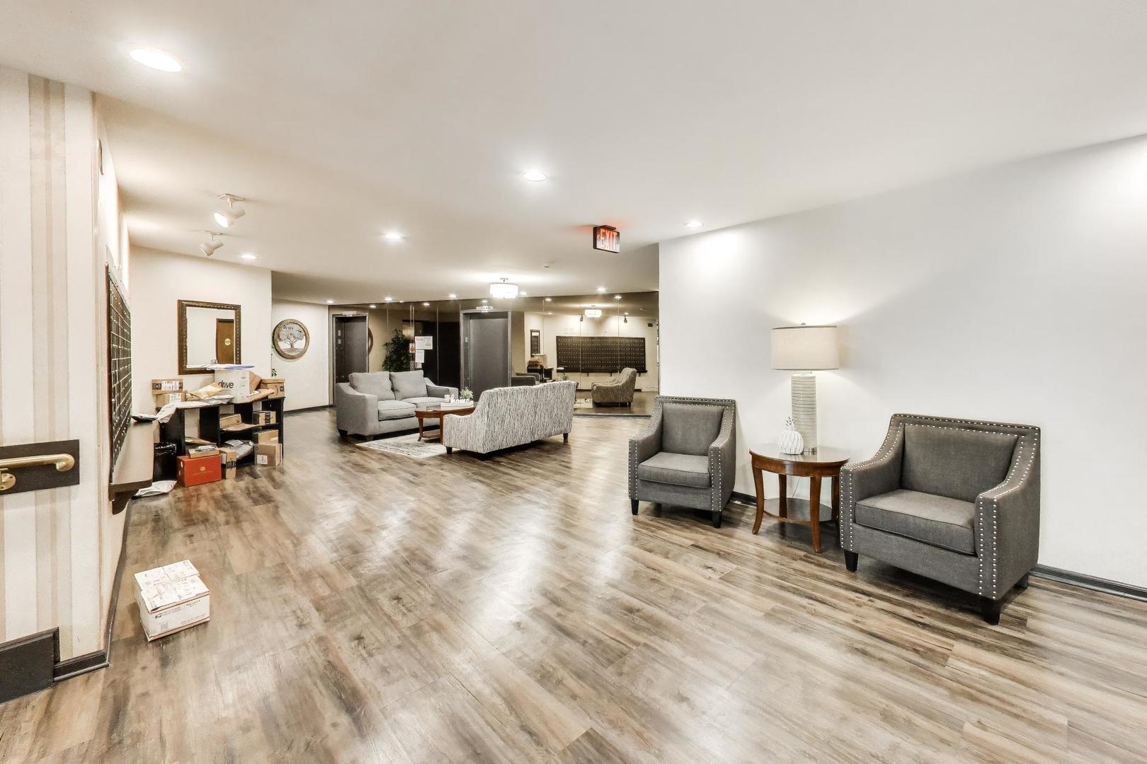 950 E Wilmette Road 405