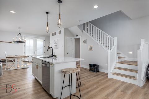 Tiny photo for 40 Waterside Way, Ottawa, IL 61350 (MLS # 12483497)