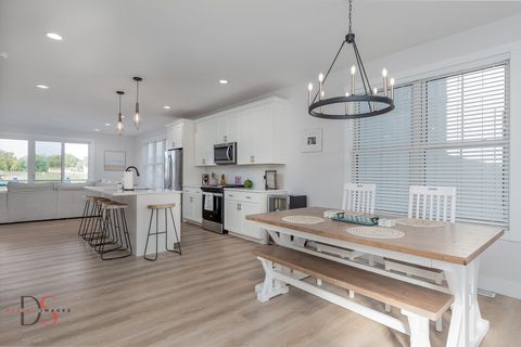 Tiny photo for 40 Waterside Way, Ottawa, IL 61350 (MLS # 12483497)