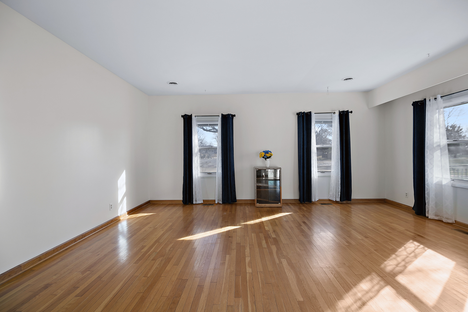 123 Crescent Lane