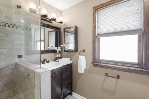 Tiny photo for 132 Hiawatha Drive, Clarendon Hills, IL 60514 (MLS # 12616526)