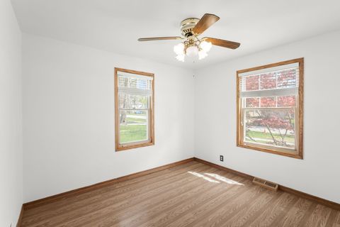 Tiny photo for 132 Hiawatha Drive, Clarendon Hills, IL 60514 (MLS # 12616526)