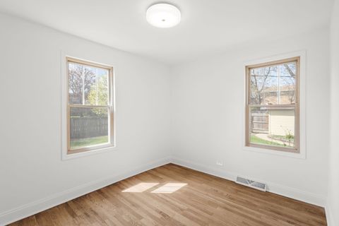 Tiny photo for 132 Hiawatha Drive, Clarendon Hills, IL 60514 (MLS # 12616526)