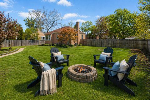 Tiny photo for 132 Hiawatha Drive, Clarendon Hills, IL 60514 (MLS # 12616526)