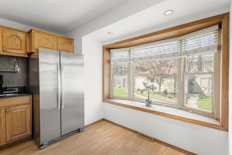 Tiny photo for 132 Hiawatha Drive, Clarendon Hills, IL 60514 (MLS # 12616526)