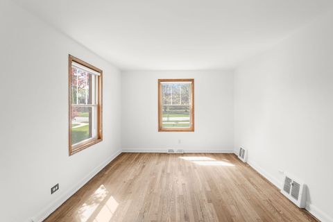 Tiny photo for 132 Hiawatha Drive, Clarendon Hills, IL 60514 (MLS # 12616526)