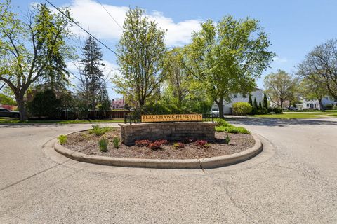 Tiny photo for 132 Hiawatha Drive, Clarendon Hills, IL 60514 (MLS # 12616526)