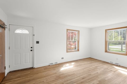 Tiny photo for 132 Hiawatha Drive, Clarendon Hills, IL 60514 (MLS # 12616526)