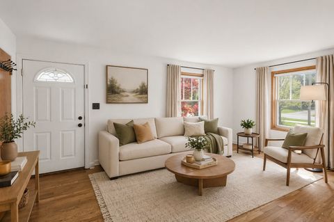 Tiny photo for 132 Hiawatha Drive, Clarendon Hills, IL 60514 (MLS # 12616526)