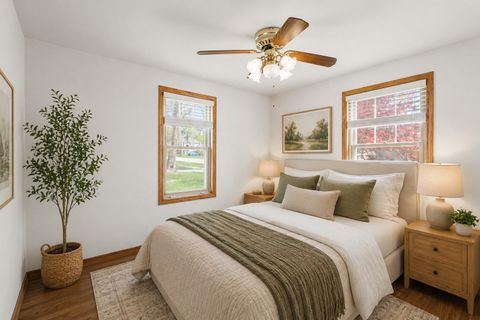 Tiny photo for 132 Hiawatha Drive, Clarendon Hills, IL 60514 (MLS # 12616526)